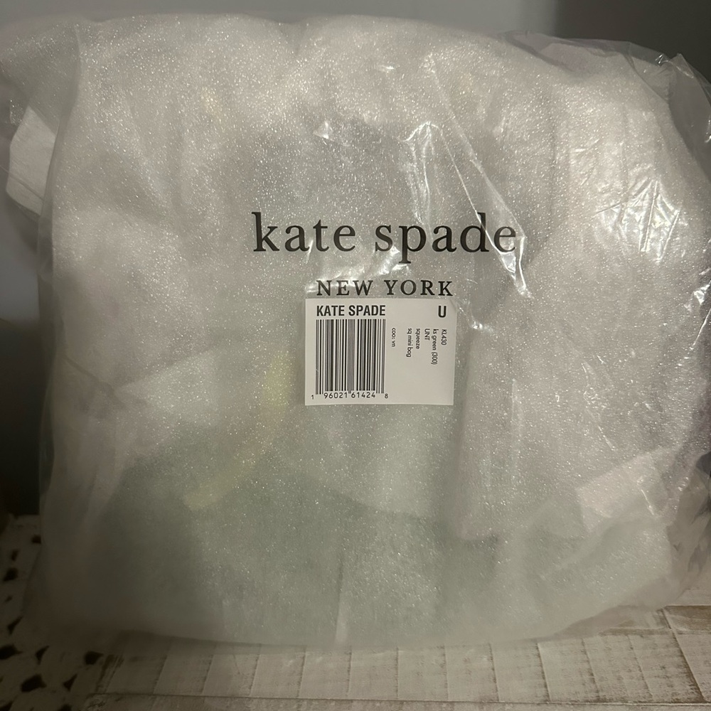 Nwt Kate spade squeeze green paint bag. - Picture 7 of 10